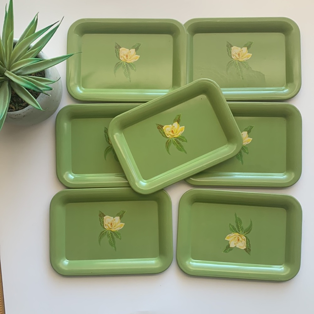 MCM 7 Piece Magnolia Green coaster and tray set